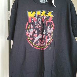 Kiss tee